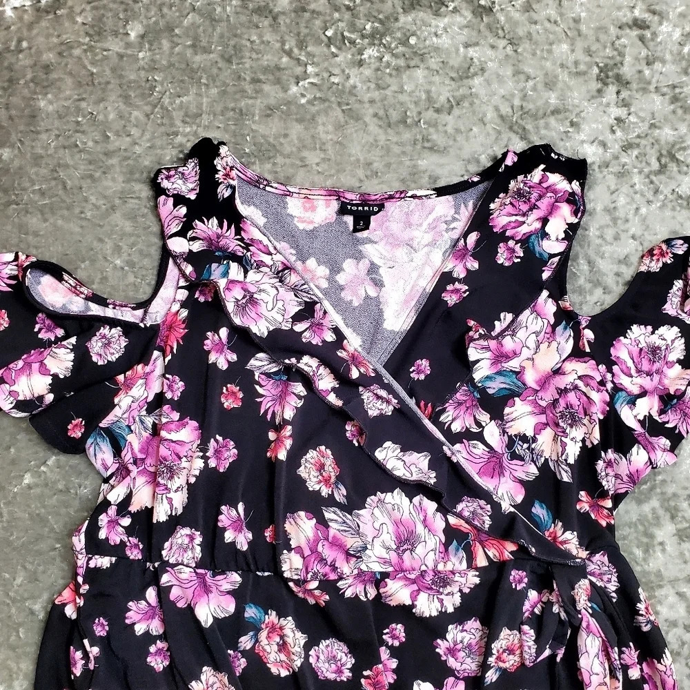 Torrid Purple/Black Floral Cold‎ Shoulder Wrap Dress - Picture 3 of 7